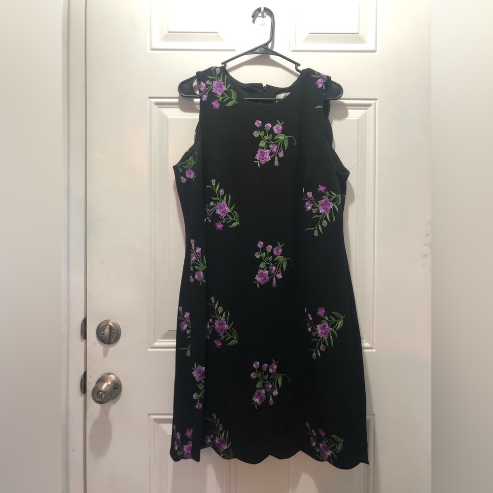 Jones Studio Black  Sleeveless Sheath Dress With Embroidered Floral Print Sz 12